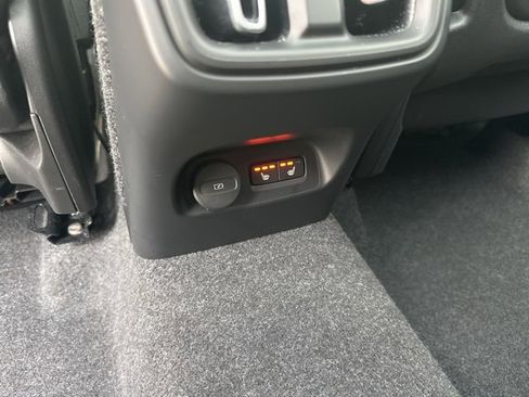 Certified 2025 Volvo XC40 B5 Core image 12