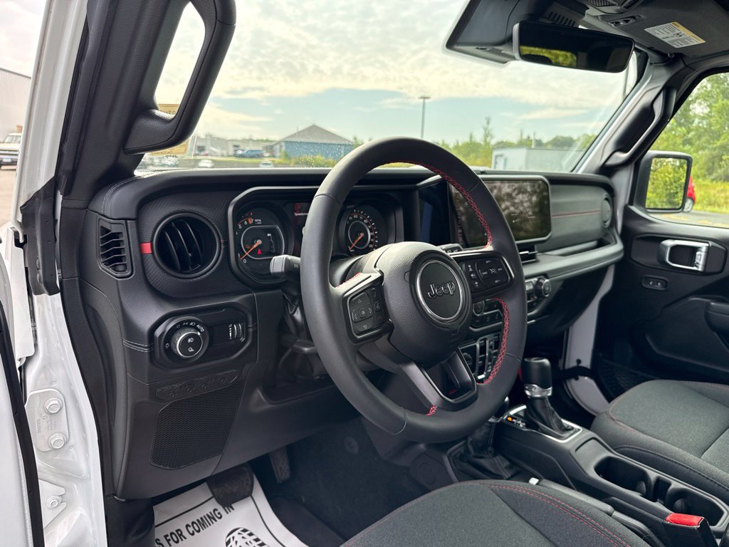 Used 2024 Jeep Gladiator Rubicon w/ Technology Group AWD/4WD image 25