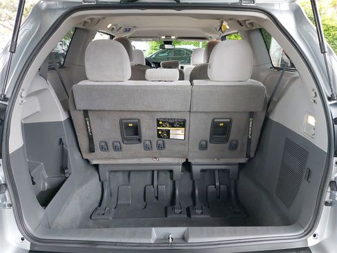 Used 2020 Toyota Sienna LE image 13