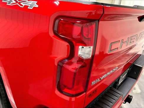 Used 2020 Chevrolet Silverado 1500 Custom w/ Custom Value Package AWD/4WD image 29