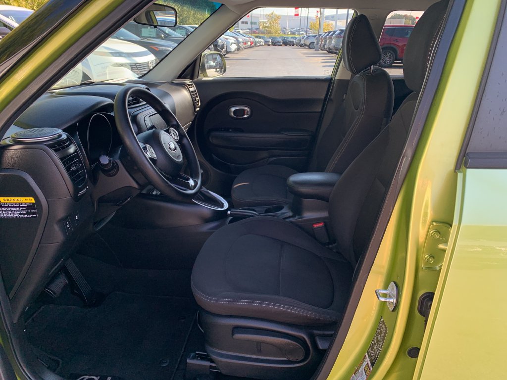 Used 2018 Kia Soul FWD image 17