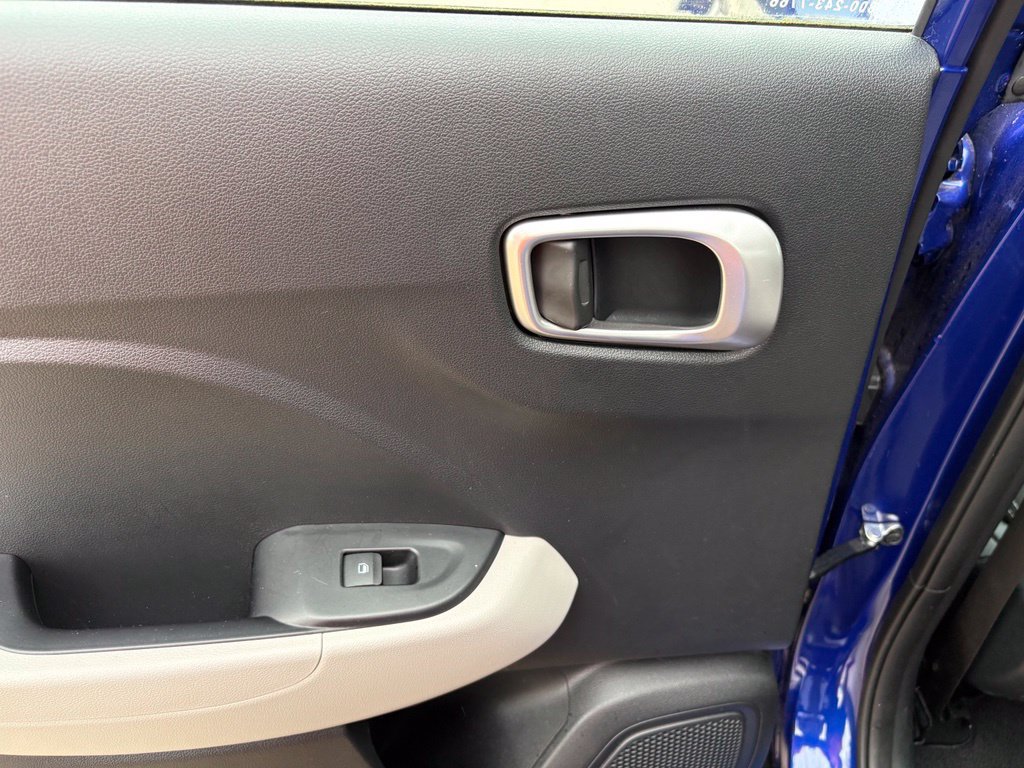 Used 2024 Hyundai Venue SEL FWD image 40