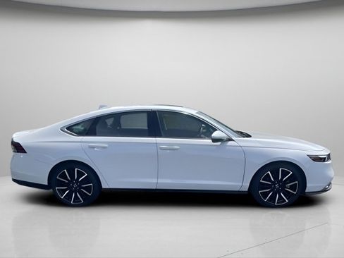 Used 2023 Honda Accord Touring image 6