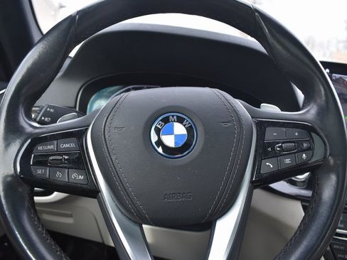 Used 2023 BMW 530e xDrive w/ Convenience Package image 15