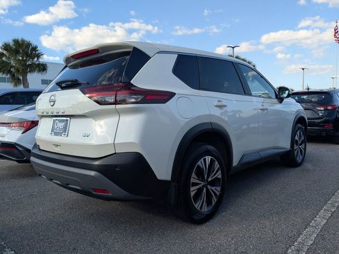 Used 2023 Nissan Rogue SV image 3