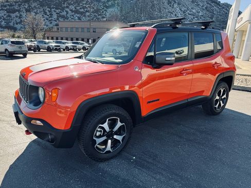 Used 2019 Jeep Renegade Trailhawk w/ UConnect 8.4 Nav Group image 3