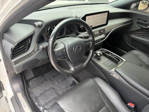 Used 2023 Lexus LS 500 w/ Accessory Package (Z2) RWD image 22