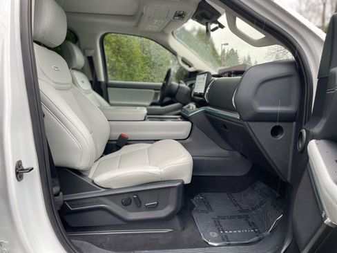 Used 2025 Ford Expedition Max Platinum image 22