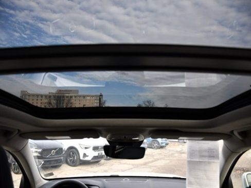 Certified 2025 Volvo XC40 B5 Core image 24