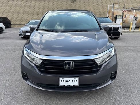 Used 2024 Honda Odyssey Touring image 2
