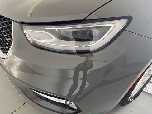 Used 2022 Chrysler Pacifica Touring-L image 37