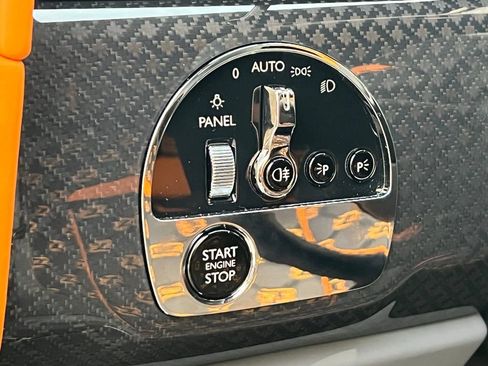 Used 2025 Rolls-Royce Cullinan Black Badge image 16