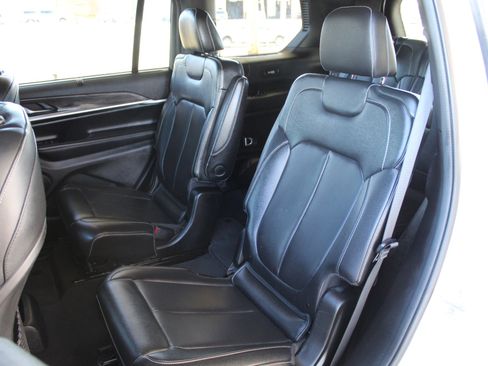 Used 2024 Jeep Grand Cherokee L Limited w/ Luxury Tech Group II AWD/4WD image 25