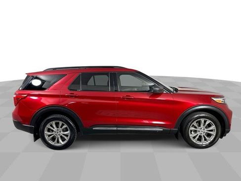 Used 2023 Ford Explorer XLT w/ Equipment Group 202A AWD/4WD image 9