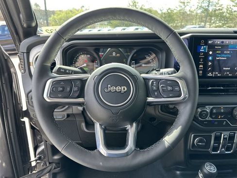 Certified 2025 Jeep Wrangler Unlimited Sahara AWD/4WD image 12