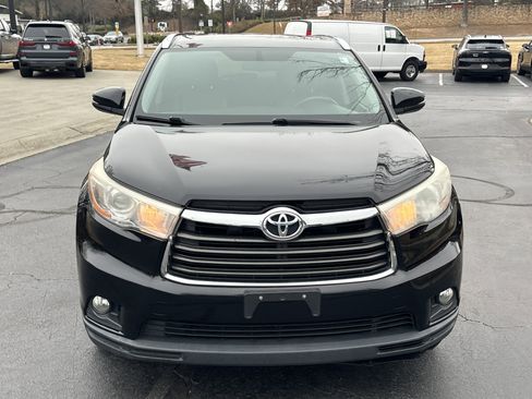 Used 2016 Toyota Highlander XLE image 2