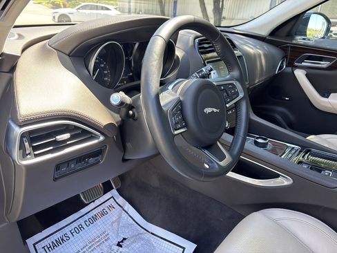 Used 2019 Jaguar F-PACE Prestige AWD/4WD image 18