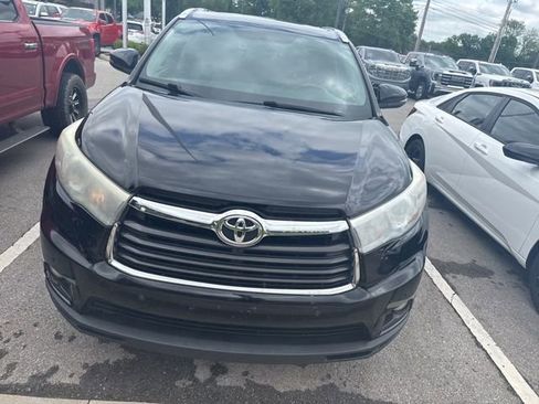 Used 2015 Toyota Highlander XLE FWD image 2