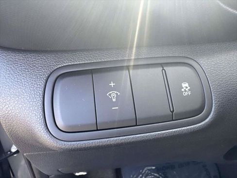 Certified 2026 Hyundai Venue SEL FWD image 19