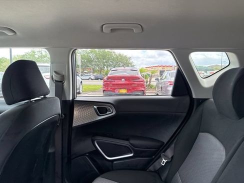 Used 2025 Kia Soul LX w/ LX Technology Package FWD image 20