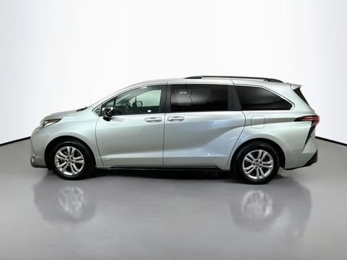 Used 2021 Toyota Sienna XSE w/ XSE Plus Package AWD/4WD image 4