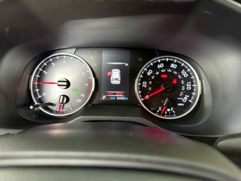 Used 2022 Toyota RAV4 XLE AWD/4WD image 3