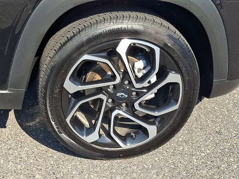 Certified 2025 Chevrolet Trax RS w/ Driver Confidence Package FWD image 8