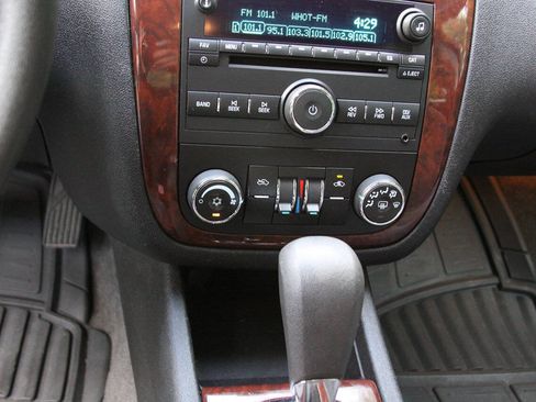 Used 2009 Chevrolet Impala LT FWD image 12