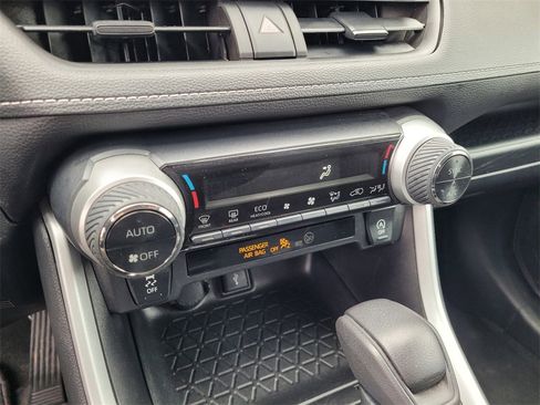 Used 2022 Toyota RAV4 XLE image 18