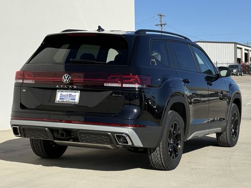 New 2026 Volkswagen Atlas Peak Edition image 4