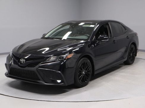 Used 2022 Toyota Camry SE w/ Convenience Package FWD image 6