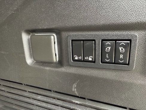 Used 2021 Chevrolet Tahoe High Country w/ Premium Package image 27