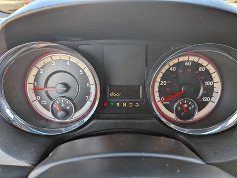 Used 2016 Dodge Grand Caravan SE FWD image 31