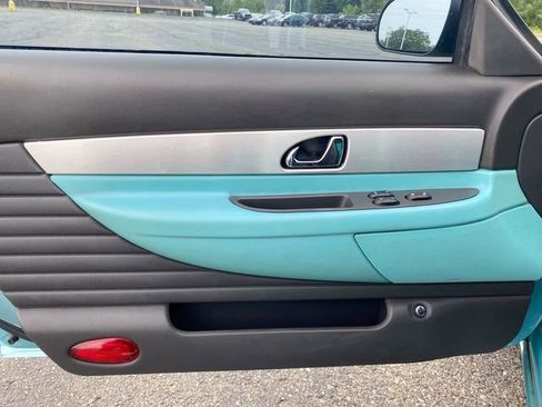 Used 2002 Ford Thunderbird image 18