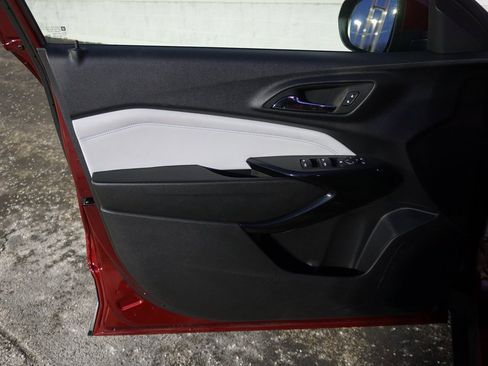 Certified 2025 Chevrolet Trax LT w/ LT Convenience Package image 22