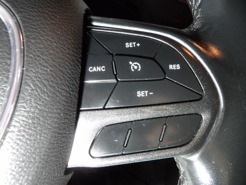 Used 2022 Dodge Charger SXT RWD image 16