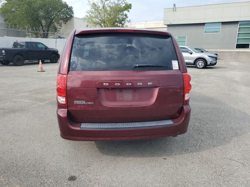 Used 2018 Dodge Grand Caravan SE FWD image 5
