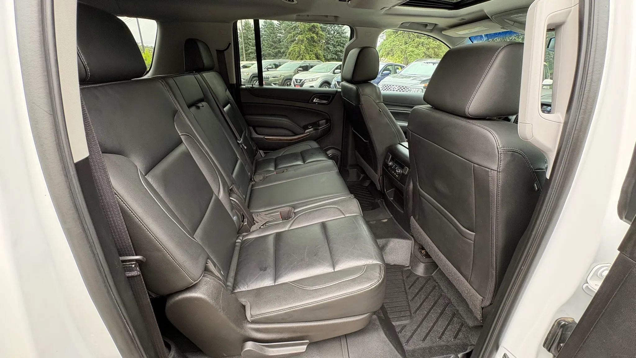 Used 2020 Chevrolet Suburban LT AWD/4WD image 27