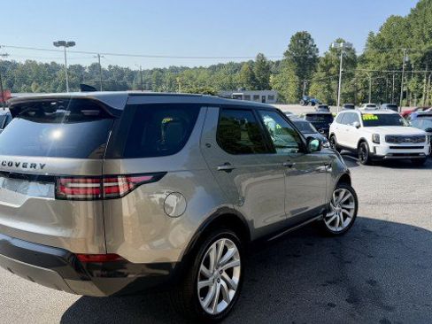 Used 2017 Land Rover Discovery First Edition AWD/4WD image 4