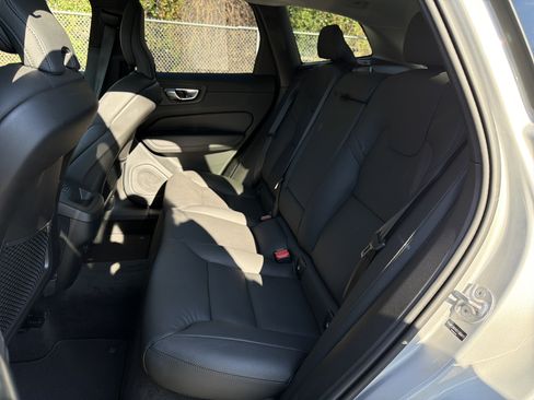 Certified 2025 Volvo XC60 B5 Plus image 32