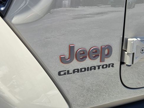 Used 2022 Jeep Gladiator Mojave w/ LED Lighting Group AWD/4WD image 10