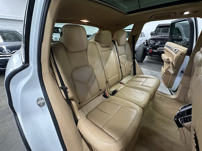 Used 2013 Porsche Cayenne Diesel AWD/4WD image 34