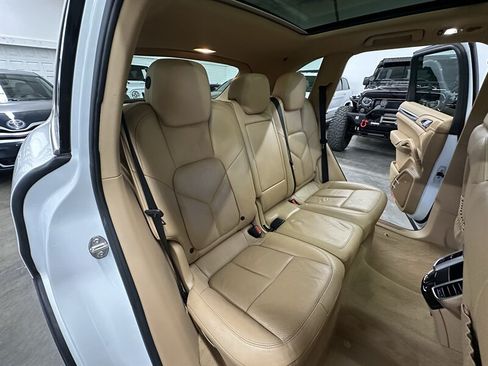 Used 2013 Porsche Cayenne Diesel AWD/4WD image 34