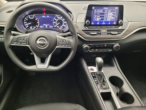 Used 2025 Nissan Altima 2.5 SV FWD image 22