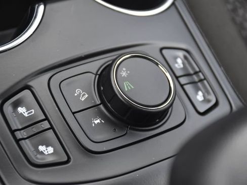 Used 2024 GMC Terrain SLE w/ Driver Convenience Package FWD image 13