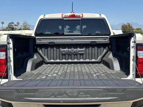 New 2026 GMC Canyon Elevation w/ LPO, Black Badging Package RWD image 25
