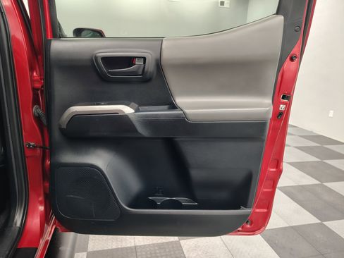 Used 2016 Toyota Tacoma SR5 image 25