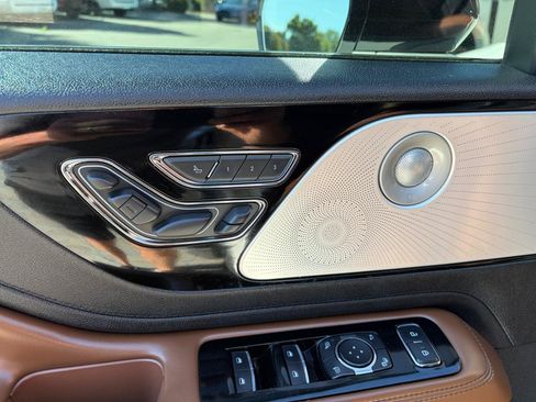 Used 2023 Lincoln Aviator Reserve w/ Equipment Group 201A AWD/4WD image 13