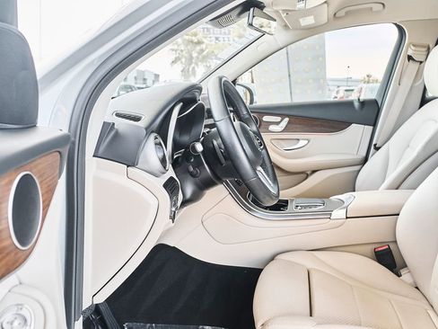 Used 2022 Mercedes-Benz GLC 300 w/ Premium Package Lite image 16