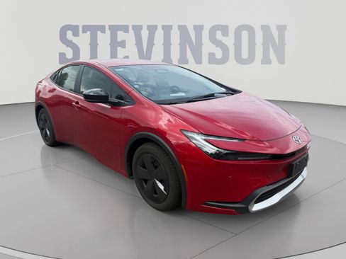 Used 2025 Toyota Prius Plug-In Hybrid FWD image 7